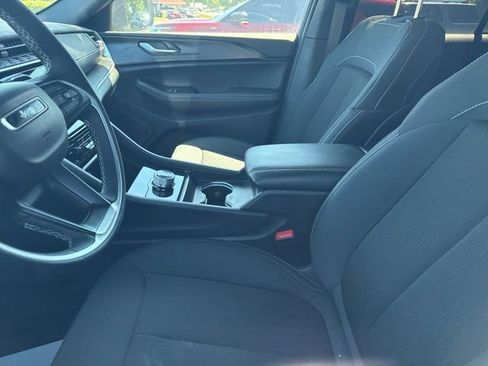 Used 2025 Jeep Grand Cherokee Laredo X w/ Luxury Tech Group I RWD image 15