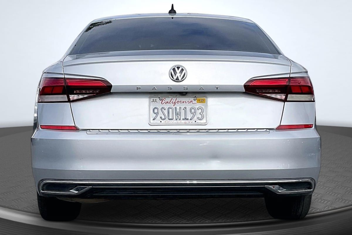 Used 2021 Volkswagen Passat 2.0T SE FWD image 4