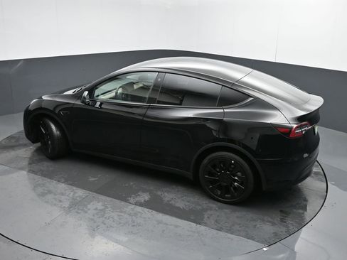Used 2023 Tesla Model Y Long Range image 34