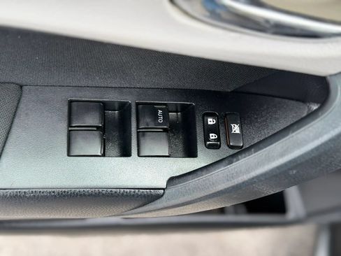 Used 2017 Toyota Corolla LE FWD image 17
