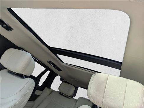 Certified 2025 Land Rover Range Rover Long Wheelbase Autobiography AWD/4WD image 16