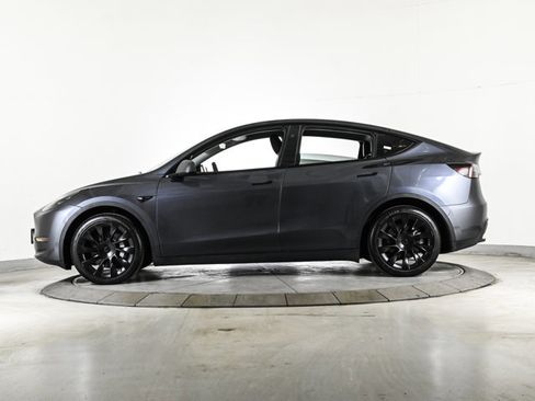 Used 2023 Tesla Model Y Long Range image 9