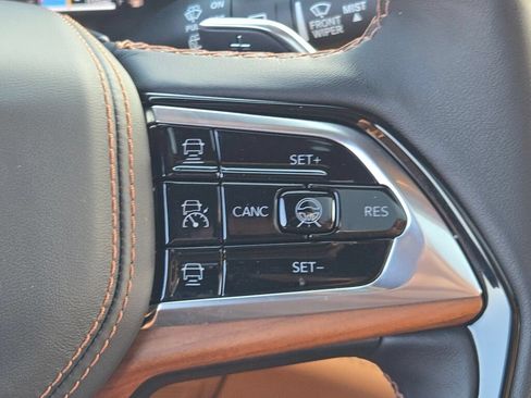 Used 2025 Jeep Grand Cherokee L Summit AWD/4WD image 39