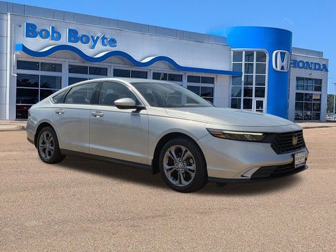 Used 2024 Honda Accord EX image 3