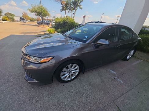 Used 2019 Toyota Camry LE FWD image 1