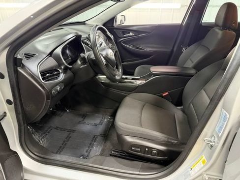 Used 2016 Chevrolet Malibu LT FWD image 11