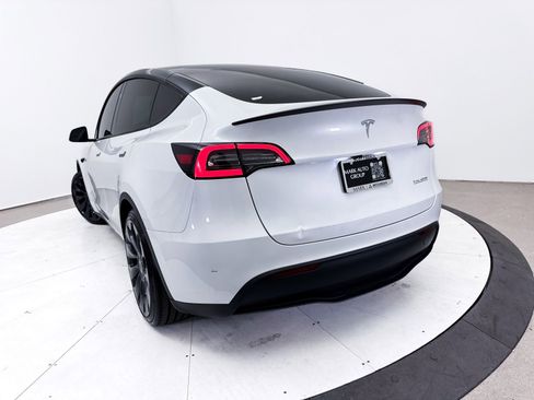 Used 2024 Tesla Model Y Performance image 8