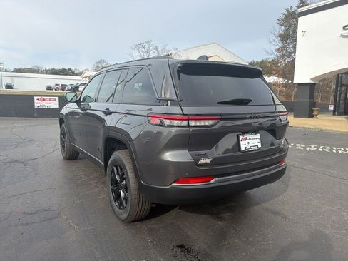 New 2026 Jeep Grand Cherokee Laredo image 6