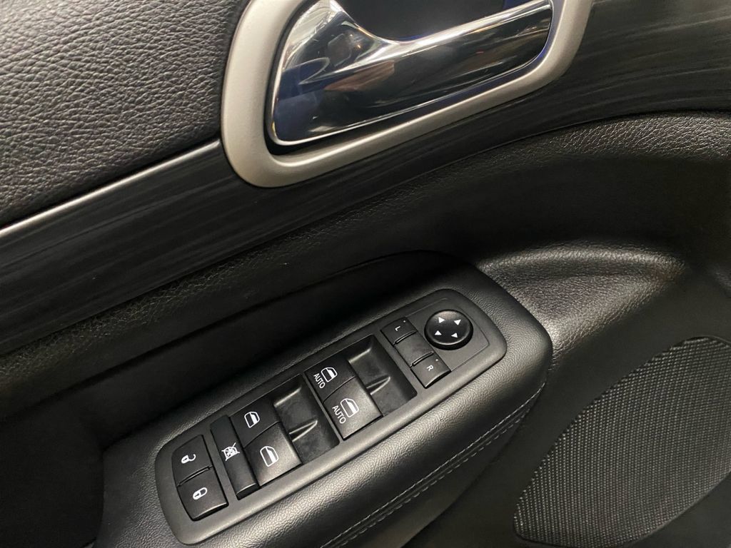 Used 2020 Jeep Grand Cherokee Altitude AWD/4WD image 22