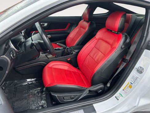 Used 2022 Ford Mustang GT Premium w/ GT Performance Package RWD image 6