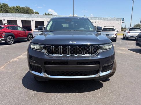 Used 2023 Jeep Grand Cherokee L Limited AWD/4WD image 2