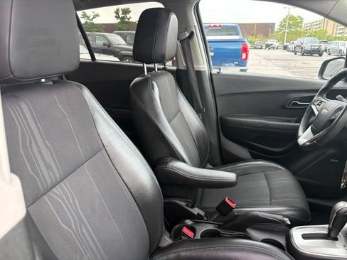 Used 2016 Chevrolet Trax LT w/ LT Sun and Sound Package AWD/4WD image 24