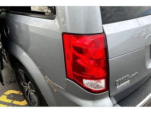 Used 2018 Dodge Grand Caravan GT FWD image 37