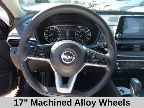 Used 2025 Nissan Altima 2.5 SV image 11