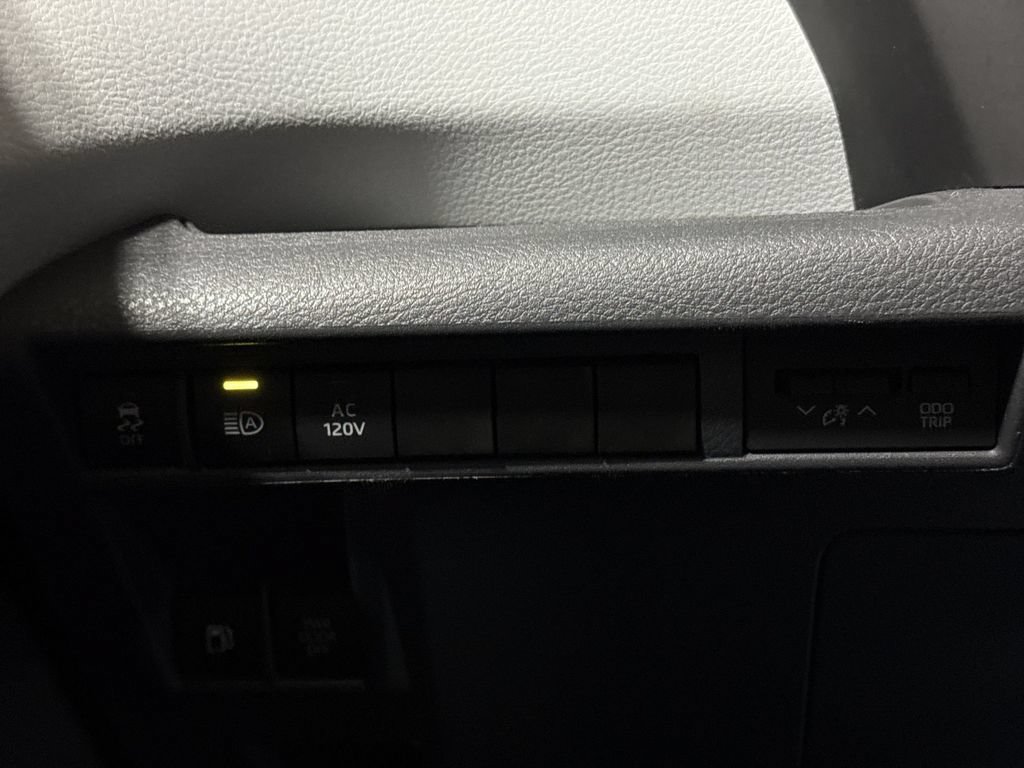 Used 2023 Toyota Sienna XSE w/ XSE Plus Package AWD/4WD image 19