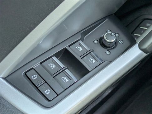 Used 2024 Audi Q3 2.0T Premium image 27