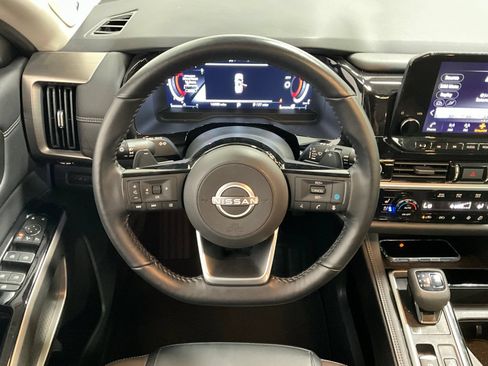 Used 2024 Nissan Pathfinder Platinum w/ Cargo Package AWD/4WD image 6