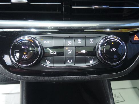 Used 2025 Buick Envista Sport Touring w/ Experience Buick Package FWD image 20