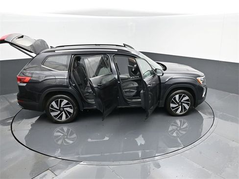 Used 2024 Volkswagen Atlas SE image 31