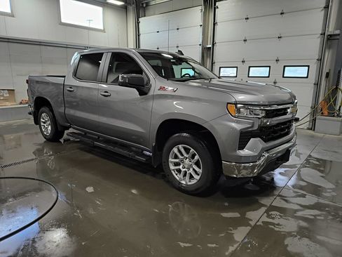 Used 2023 Chevrolet Silverado 1500 LT AWD/4WD image 7