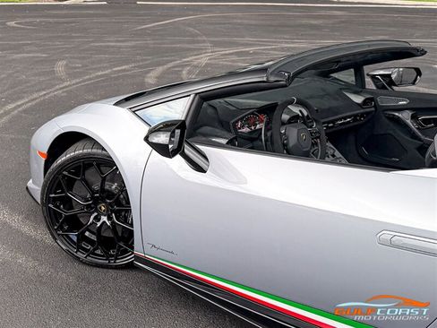 Used 2019 Lamborghini Huracan Performante AWD/4WD image 48