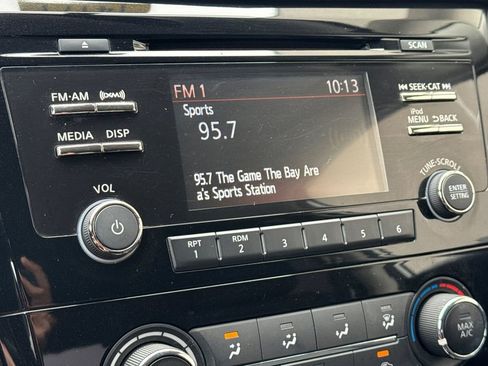 Used 2017 Nissan Rogue S FWD image 18