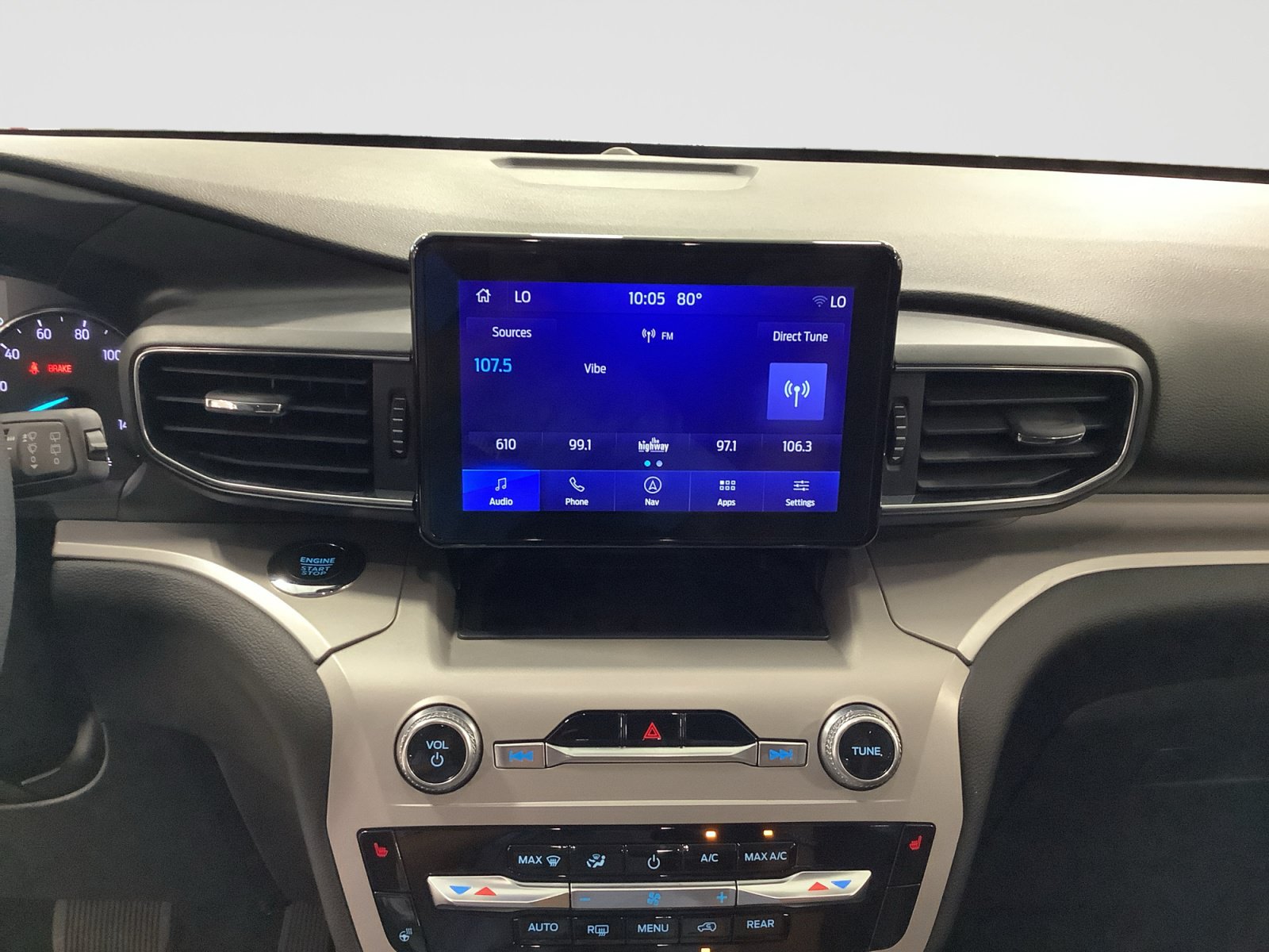Used 2023 Ford Explorer XLT w/ Equipment Group 202A RWD image 15