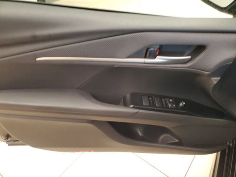 Used 2025 Toyota Camry SE image 17