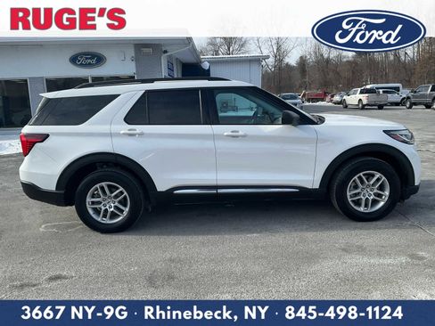 Used 2025 Ford Explorer Active image 2