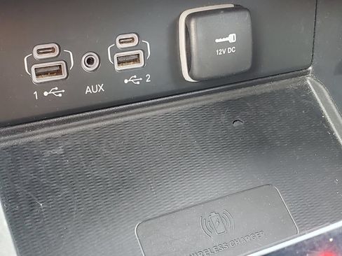 Used 2024 Jeep Grand Cherokee Altitude AWD/4WD image 19