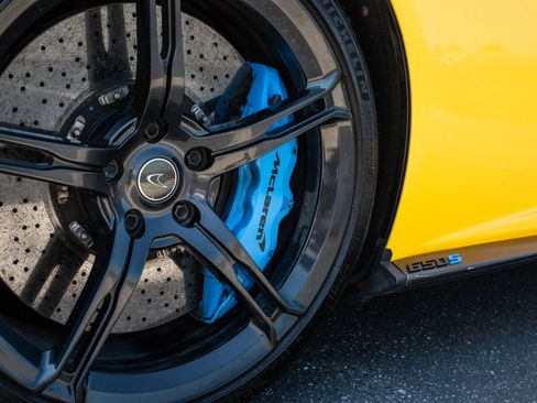 Used 2015 McLaren 650S Spider image 24
