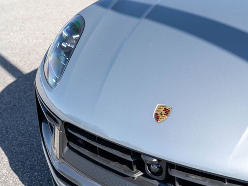 Certified 2025 Porsche Macan Turbo image 18