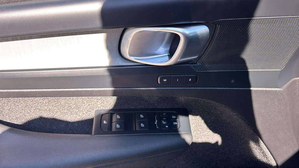 Certified 2026 Volvo XC40 B5 Plus AWD/4WD image 13