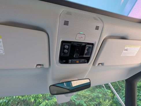 Used 2025 Volkswagen ID. Buzz Pro S Plus RWD image 31