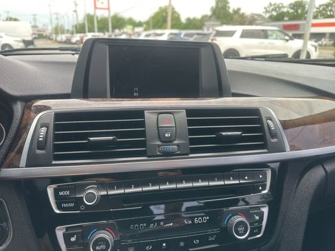 Used 2016 BMW 320i xDrive Sedan AWD/4WD image 23