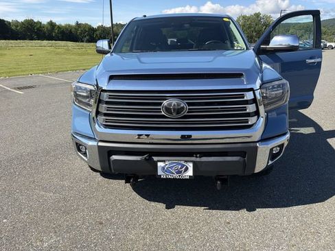 Used 2018 Toyota Tundra Limited w/ Limited Premium Package AWD/4WD image 32