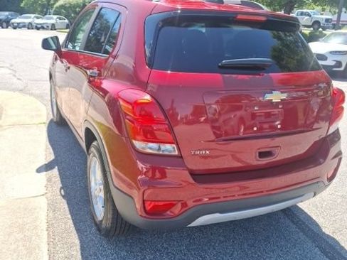 Used 2020 Chevrolet Trax LT w/ Driver Confidence Package FWD image 6