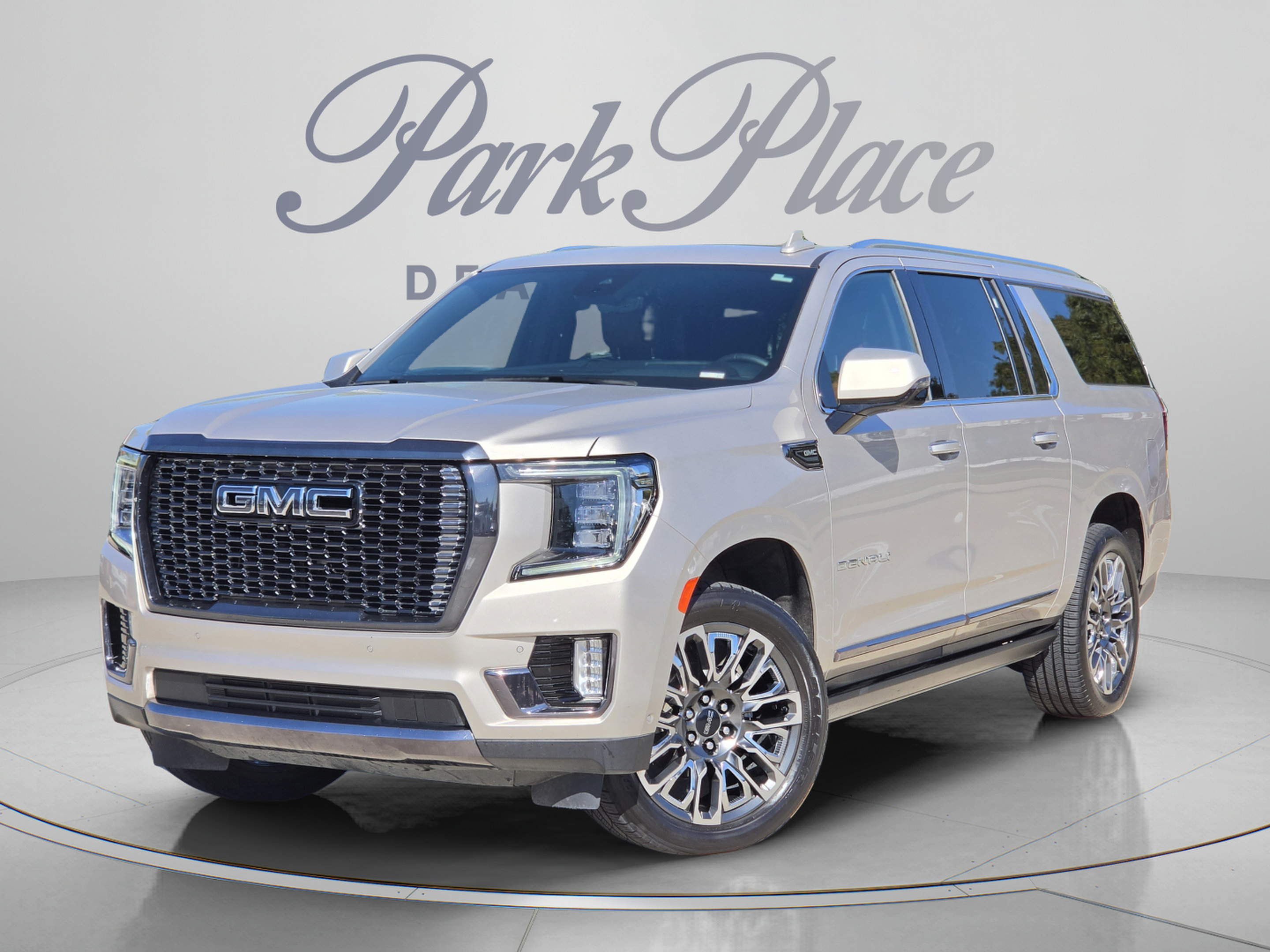 Used 2024 GMC Yukon XL Denali Ultimate AWD/4WD image 1