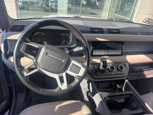 Used 2023 Land Rover Defender 110 SE image 9
