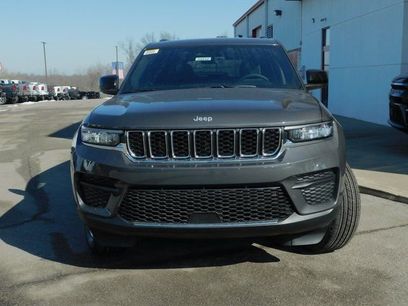 New 2026 Jeep Grand Cherokee Laredo w/ Trailer Tow Package