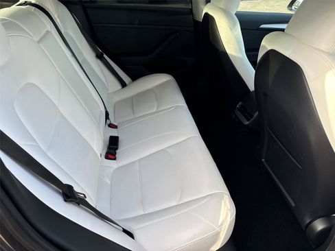 Used 2023 Tesla Model 3 Standard Range image 19