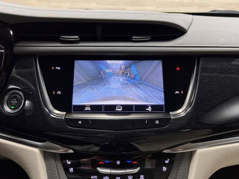 Used 2022 Cadillac XT6 Premium Luxury image 8