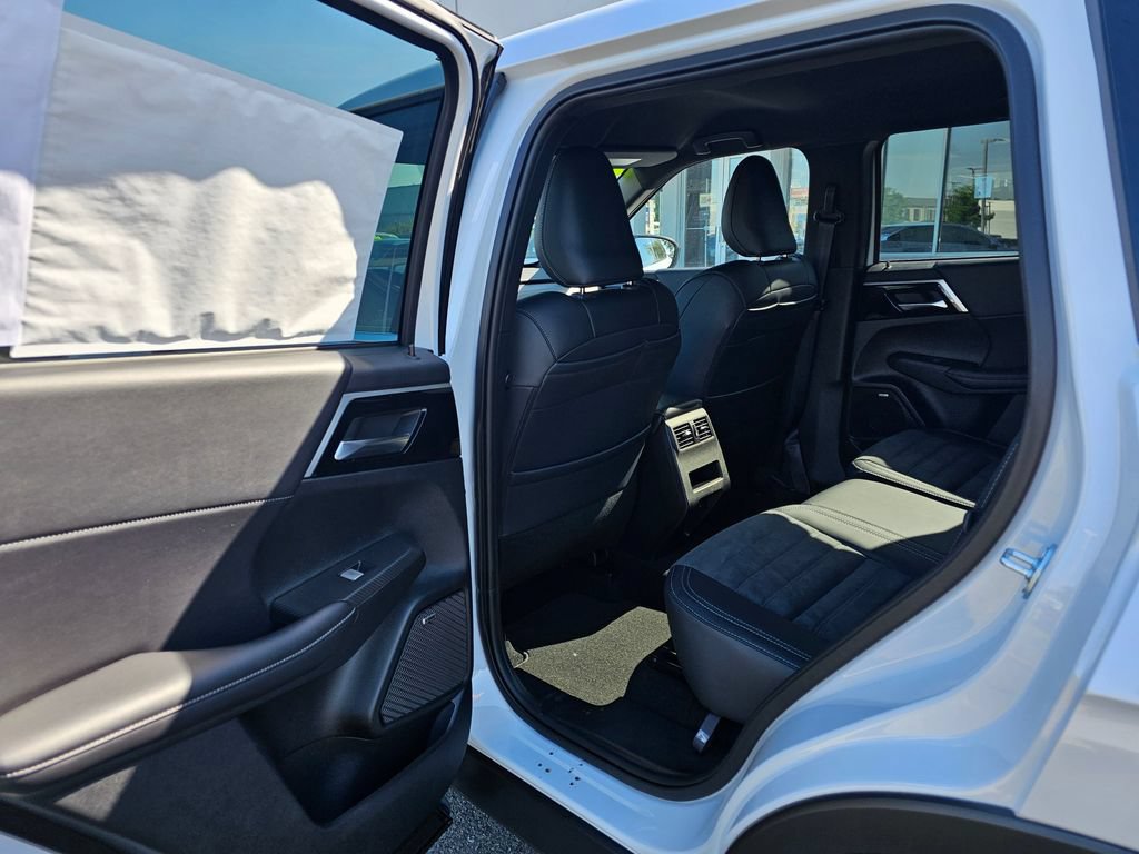 Used 2026 Mitsubishi Outlander LE AWD/4WD image 12