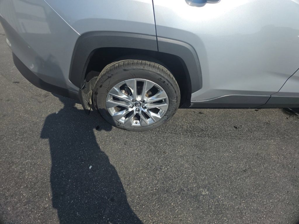 Used 2019 Toyota RAV4 XLE Premium w/ Advanced Technology Package AWD/4WD image 11