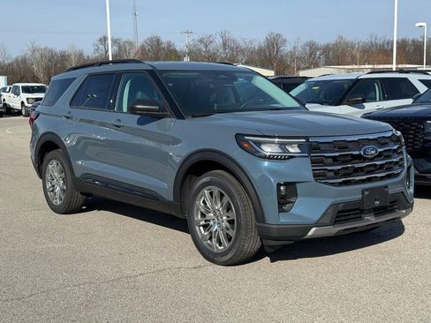 New 2026 Ford Explorer Active w/ Active Comfort Package image 2
