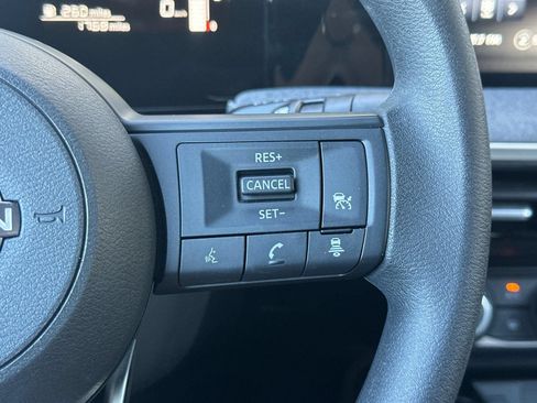 Used 2025 Nissan Kicks SV AWD/4WD image 26