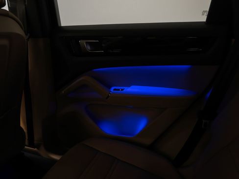 Certified 2023 Porsche Cayenne AWD/4WD image 41
