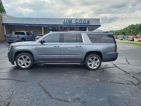 Used 2020 GMC Yukon XL Denali w/ Denali Premium Package AWD/4WD image 12