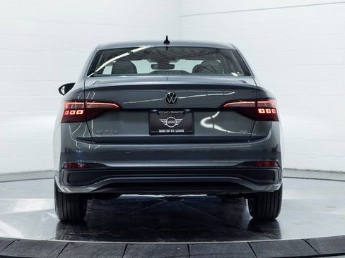 Used 2024 Volkswagen Jetta SE image 7