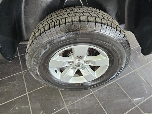 Used 2018 RAM 1500 ST w/ SXT Appearance Group image 30